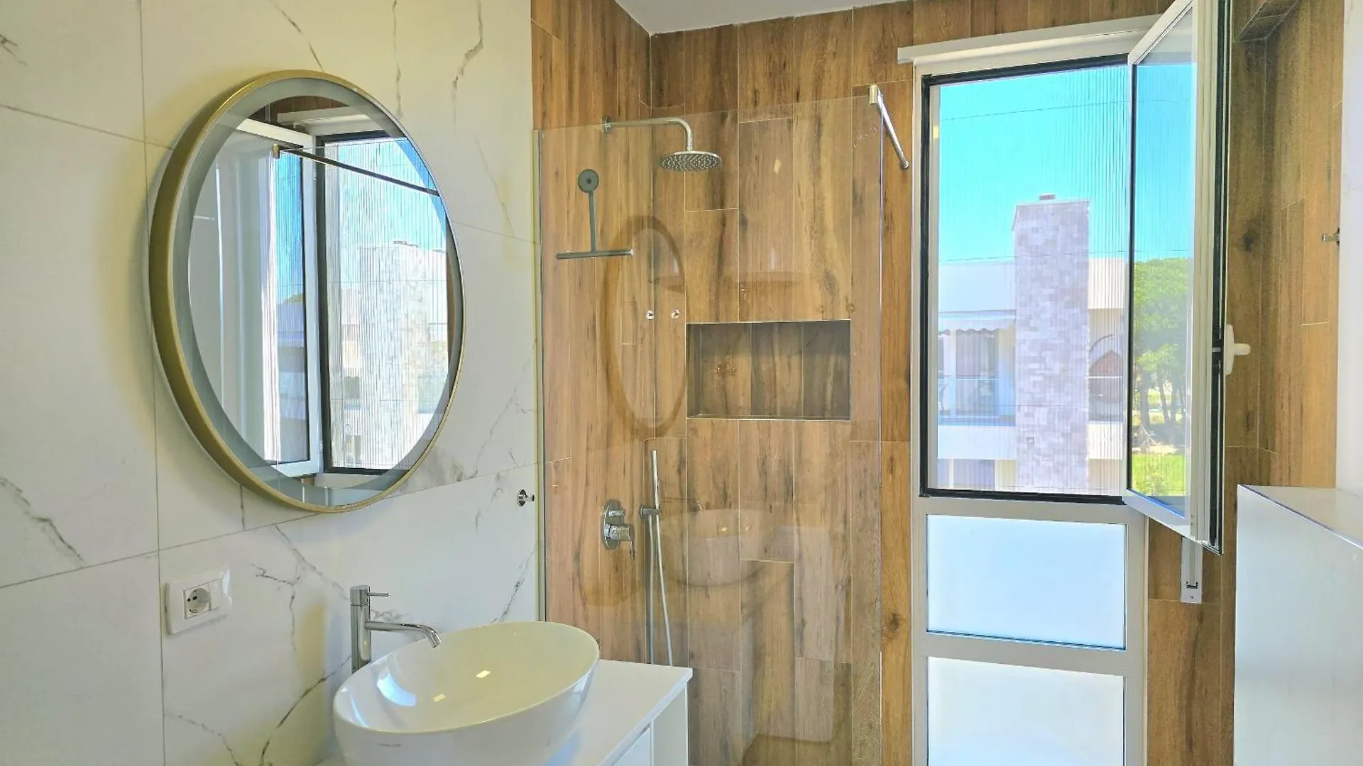 Sunny Beach Apartments - 295 Durrës