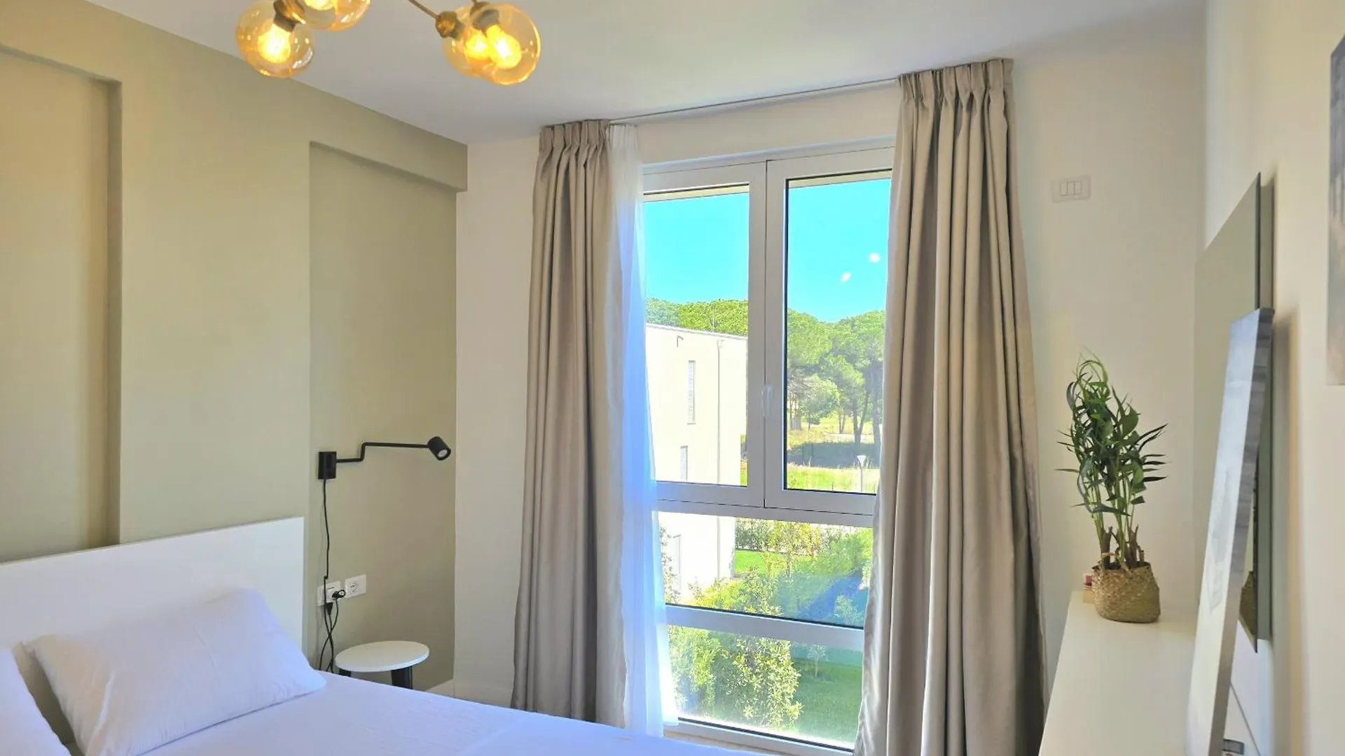 Sunny Beach Apartments - 295 Durrës 0*,